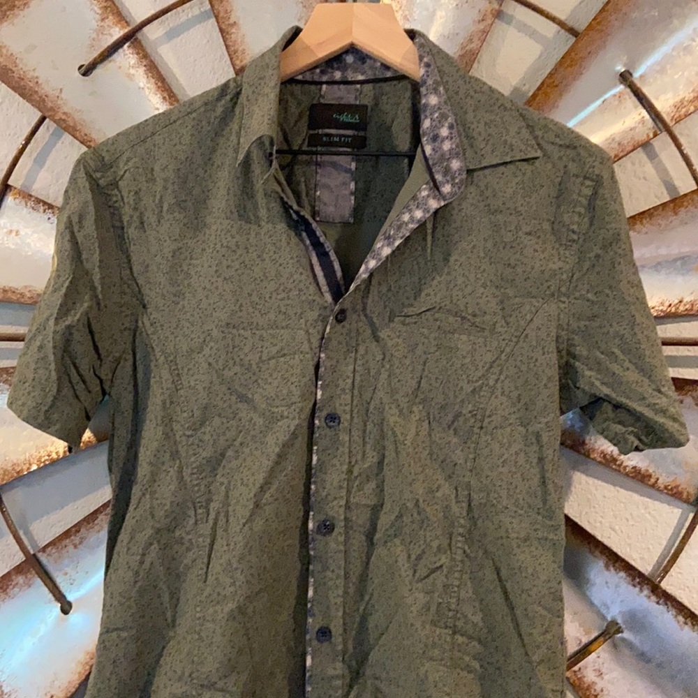 Men’s slim fit shirt sleeve button down